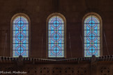 <center>La Basilique Cathédrale Sainte-Marie-Majeure</center>Verrières du porche d'entrée.