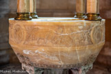 <center>La Basilique Cathédrale Sainte-Marie-Majeure</center>Les fonts baptismaux. Deux agneaux encadrent un ciboire. A droite, une gourde, à gauche, le chrisme.