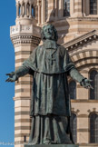 <center>La Basilique Cathédrale Sainte-Marie-Majeure</center>Cette statue, sculptée par Ramus était placée initialement en 1853 sur le cours qui porte son nom puis déplacée sur le parvis de la cathédrale de la Major en 1892.