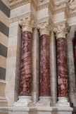 <center>La Basilique Cathédrale Sainte-Marie-Majeure</center>Colonnes de l'entrée.