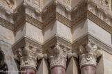 <center>La Basilique Cathédrale Sainte-Marie-Majeure</center>Chapiteaux des colonnes de l'entrée.