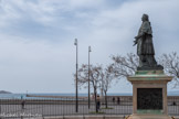 <center>La Basilique Cathédrale Sainte-Marie-Majeure</center>Cette statue repose sur un socle en pierre de Cassis sur lequel sont fixés deux hauts-reliefs en bronze.