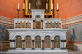 <center>La Basilique Cathédrale Sainte-Marie-Majeure</center>L'autel, formé d'un tombeau et d'un gradin.