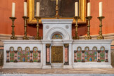 <center>La Basilique Cathédrale Sainte-Marie-Majeure</center>Gradin de l'autel.