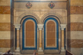 <center>La Basilique Cathédrale Sainte-Marie-Majeure</center>Chapelle saint Lazare. Mur estérieur à droite. Au dessus des arcatures, un chemin de croix.