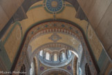 <center>La Basilique Cathédrale Sainte-Marie-Majeure</center>Le presbytérium. Sur l'arche, de bas en haut, alléluia. De même de l'autre côté, le A terminal central étant commun.