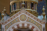 <center>La Basilique Cathédrale Sainte-Marie-Majeure</center>Le dôme du ciborium. Au fronton,  le chrisme, des colombes dans des rinceaux de feuillages et de fleurs.