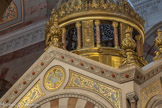 <center>La Basilique Cathédrale Sainte-Marie-Majeure</center>Le ciborium. De l'autre côté, les colombes picorent au pied d'une gerbe de blé.