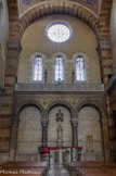 <center>La Basilique Cathédrale Sainte-Marie-Majeure</center>Le transept Est, avec la chapelle Saint Joseph.  Les deux bras du transept sont percés par trois verrières surmontées d'une rosace. La galerie du triforium est ornée d’une balustrade de marbre blanc.