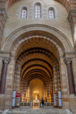 <center>La Basilique Cathédrale Sainte-Marie-Majeure</center>Le transept Est. Sur la gauche de la chapelle st Joseph s'ouvre la chapelle de saint Lazare.