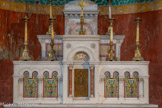 <center>La Basilique Cathédrale Sainte-Marie-Majeure</center>La chapelle du Chapitre dédiée au Sacré-Cœur. Le gradin de l'autel.