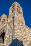 <center>La Basilique Cathédrale Sainte-Marie-Majeure</center>Une des tours-clocher.