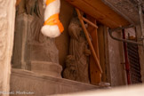 <center>La Vieille Major</center>Saint Lazare en haut-relief est assis sur un trône dont le soubassement est décoré de deux anges présentant un écu devenu illisible. De part et d'autre Sainte Marie Madeleine et Sainte Marthe (ici).