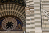 <center>La Basilique Cathédrale Sainte-Marie-Majeure</center>Chapiteaux du porche central, dessinés par Henri Revoil.