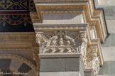 <center>La Basilique Cathédrale Sainte-Marie-Majeure</center>Les chapiteaux sur les côtés sont identiques, mais ils sont différents de ceux de face. Les colombes sont remplacées par des paons, les vases et les détails ne sont pas les mêmes.