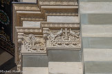<center>La Basilique Cathédrale Sainte-Marie-Majeure</center>Chapiteaux de droite. De chaque côté de la croix, une colombe et une grappe de raisin. Sur le chapiteau du second plan, un lion.