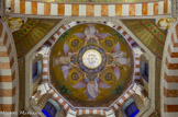 <center>Notre-Dame de la Garde</center>C'est à Charles Lameire (1822-1910) qu'est confié le projet du carton de la coupole du choeur. Quatre anges s'élèvent de la terre vers le ciel en soutenant  une grosse couronne de fleurs, en particulier, de roses. Au centre, la Vierge est représentée par son monogramme.