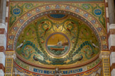 <center>La mosaïque du cul-de-four de l’abside</center>Tout autour du motif central de magnifiques rinceaux de feuillages sur lesquels sont posés trente-cinq oiseaux : en haut au centre, une colombe symbole du Saint-Esprit et, à droite et à gauche, deux ensembles symétriques de dix-sept oiseaux de différentes espèces, avec en bas deux paons, symboles de l'immortalité et, de chaque coté, deux oiseaux de paradis, symboles de la Vie et de la gloire de Dieu. Tout en haut, le ciel étoilé, symbolisant Dieu.