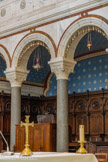 <center>Transept droit du choeur. </center>Les très belles mosaïques bleu-nuit inspirées de celles que l’on voit à Ravenne dans le mausolée de l’Impératrice romaine Galla Placidia (390-450).