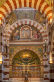 <center>L’abside</center>De bas en haut : les neuf médaillons illustrant neuf invocations des litanies de la Sainte Vierge ; la mosaïque avec une barque et des oiseaux ; l’Annonciation. Dans les trompes, les attributs des quatre évangélistes, ici l'homme de Matthieu et l'aigle de Jean.