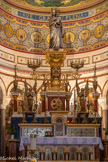 <center>Le maître-autel.</center>Le maître-autel conçu par Révoil, réalisé par Jules Cantini entre 1882 et 1886, est en marbre blanc avec un soubassement formé de cinq arcatures en bronze doré reposant sur des colonnettes en lapis-lazulis avec un décor de mosaïques. Derrière l'autel se dresse une colonne de marbre rouge supportant un chapiteau d'orfèvrerie sur lequel est posée la statue de la Vierge. Le maître-autel fut consacré le 26 avril 1886 par le cardinal Lavigerie.