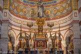 <center>Notre-Dame de la Garde</center>Tout le long de l'abside sont accrochées des médailles de la légion d'honneur. En dessous, dans des niches, se trouvent des reliquaires.