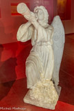 <center>Le musée.</center>Un ange de la balustrade.