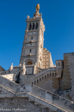 <center>Notre-Dame de la Garde</center>Vue de l'esplanade du bas, de la droite.