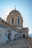 <center>Notre-Dame de la Garde</center>Une des terrasses supérieures. Le sol est en pierre de Cassis qui est imperméable et très dure.