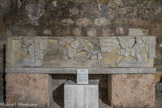 <center>Sarcophage du Christ en gloire.</center>Ve siècle, fragments d'une grande face décorée, pierre de Cassis. Cette pièce est représentée intacte dans un document nommé le 