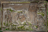 <center>La chapelle Saint Lazare.</center>Le « ravissement » de Marie-Madeleine cde l'école Puget. Le bas-relief baroque, en partie rupestre, qui surmonte l’autel évoque le séjour de Marie- Madeleine en ce lieu. La sainte pénitente contemple le crucifix, entourée des anges qui l’auraient élevée au ciel lors de ses élans mystiques. Un ange tient à sa gauche le vase du parfum dont elle oignit le Christ. Dans son trésor de reliques détruit à la Révolution, l’abbaye était réputée conserver ce vase, avec, sur un reste du baume, l'empreinte du doigt de la sainte. Le sculpteur s’est inspiré pour le crucifix d’une œuvre de Pierre Puget, aujourd'hui au Louvre, ce qui n’autorise pas à attribuer l’ensemble à ce dernier. L'autel actuel est un des rares vestiges subsistants des réaménagements des cryptes au XIXe siècle.