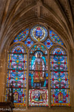 <center>Église Saint-Germain-l'Auxerrois.</center> Chapelle Saint-Vincent-de-Paul. Saint Vincent de Paul. J. Quantin, 1845. saint Vincent de Paul en ornements sacerdotaux surmonté d’un écusson représentant le pélican nourrissant ses petits au nid. aint Vincent de Paul (1581-1660), apôtre de la charité à Paris, est le fondateur de la congrégation de la Mission (Lazaristes) et des filles de la Charité.