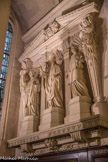 <center>Église Saint-Germain-l'Auxerrois.</center>Chapelle Saint-Denis, premier évêque de Paris (Lutèce), martyr (IIIᵉ siècle, vers 250). Retable en pierre de style Henri II, avec des statues de l’Ecole Française du XIXe siècle : saint Denis et de ses deux compagnons martyrisés avec lui, saint Rustique et saint Eleuthère. Chapelle de la reine Marie-Amélie, femme de Louis-Philippe, qui  venait suivre les offices avec ses enfants. XIXe.