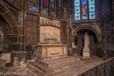 <center>Église Saint-Germain-l'Auxerrois.</center> La Chapelle de la Bonne Mort (anciennement appelée du Saint Sépulcre ou chapelle st Roch, le patron des fossoyeurs) est totalement refaite en 1841. Elle abrite des vitraux de Thévenot datant de 1859.