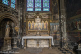 <center>Église Saint-Germain-l'Auxerrois.</center> La chapelle Saint-Landry (anciennement Saint-Pierre-et-Saint-Paul) qui fait référence à l'ancien évêque de Paris, saint Landry, est bâtie entre 1521 et 1522. Elle est cédée en 1624 à Étienne d'Aligre et devient la chapelle et le lieu de sépulture de sa famille. Au début du XIXe siècle (1817), Louis XVIII y fait déposer le cœur de Joseph Hyacinthe François-de-Paule de Rigaud, comte de Vaudreuil (1740-1817), grand fauconnier, dont le corps se trouve dans la sépulture familiale au cimetière du Calvaire (Paris). La décoration actuelle date de 1843-1845 ; les fresques murales, peintes à l'huile, sont l'œuvre de Joseph Guichard (1806-1880) et racontent la vie de saint Landry. On trouve également un autel avec un retable néogothique du même artiste. Sur le retable au-dessus de l’autel : le Christ en croix est entouré de quatre anges. De part et d’autre de ces anges : à gauche, Clovis II (633-647), roi de Neustrie et de Bourgogne et sainte Bathilde, son épouse ; à droite, saint Landry et Erchinoald (Archambaud), maire du palais de Neustrie de 641 à 658.