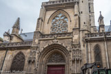 <center>Église Saint-Germain-l'Auxerrois.</center> Façade sud (XVe). Derrière se trouve la base du clocher du XIIe.