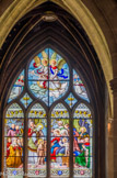 <center>L'église Saint-Séverin. </center> Vitrail de la Sainte Famille et de Sainte Elisabeth et saint Jean-Baptiste,  visible dans une chapelle latérale (XIXe siècle).