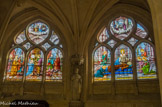 <center>Saint-Etienne-du-Mont </center>A gauche, le mariage de Marie et de Joseph, et, au sommet, la Nativité. A droite, la mort de Joseph., et au sommet, la sainte Famille dans l'atelier de Joseph. Par Carlo Pizagalli 1894.