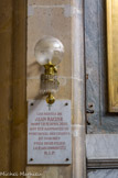 <center>Saint-Etienne-du-Mont </center>Entrée de la chapelle de la Vierge. Sur le pilier de gauche, une plaque indique que Jean Racine mort le 21 avril 1699 a d'abord été inhumé à sa demande à Port-Royal des Champs, puis fut selon les désirs de sa veuve transporté ici le 2 décembre 1715.