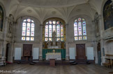 <center>Saint-Etienne-du-Mont </center>Chapelle des catéchismes. La chapelle a été construite sous Napoléon III, par Victor Baltard en 1857. Le mur de la galerie des charniers qui a été percé de quatre arcades, ouvre sur une grande salle en arc de cercle. Elle est décorée de six toiles marouflées d'artistes du XIXe siècle, d'un retable de la Vierge et de vitraux de l'atelier Laurent-Gsell.