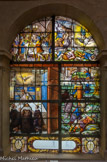 <center>Saint-Etienne-du-Mont </center>La Pâque juive. En haut à gauche, la pâque juive; en haut à droite, des anges exterminent les premiers-nés des Égyptiens. En dessous la pâque chrétienne avec la communion à gauche et les démons à droite qui incitent les hommes à commettre les péchés mortels :
l'avarice, la luxure, l'idolâtrie, le parricide, etc..