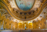 <center>Le théâtre. </center> C’est un théâtre de 450 places. L’empereur, les membres de sa famille et ses invités de marque sont les seuls à avoir des fauteuils rembourrés au balcon.
