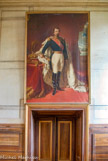 <center>Le théâtre. </center> Escalier, avec un portrait de Napoléon III.