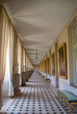 <center>La galerie de portraits. </center> Au premier plan, portrait du Cardinal Fesch, oncle de Napoléon Ier.