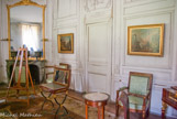 <center>Les petits Appartements. </center>Salon d'étude de l'Impératrice. Table à dessiner de Jacob-Desmalter, chevalet.