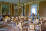 <center>Les petits Appartements. </center>Le Grand Salon des jeux, avec son décor mural et son mobilier en gros de Naples jaune d'or brodé de soie amarante (rouge vif) devait compenser par son éclat la faible lumière de ces pièces orientées au nord.