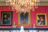 <center>Le château de Chantilly. </center> Le salon d'Orléans. Portrait de la reine Marie Amélie, de Charles François Jalabert. Portrait du général Henri d'Orléans, duc d'Aumale, de Léon Joseph Bonnat. Portrait d'Eugénie Adélaîde Louise d' Orléans (177-1847), par Marie-Amélie Cogniet.