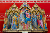 <center>Le château de Chantilly. </center> La Tribune. Le couronnement de la Vierge, Dal Ponte Giovanni. avec quatre anges musiciens, saint Antoine, saint Zenobe, Isaac, saint Pierre, saint Jean-Baptiste, saint Blaise, saint Nicolas de Bari, saint Thomas ; au registre supérieur L'Ange de l'Annonciation, Le Christ aux limbes, La Vierge de l'Annonciation
