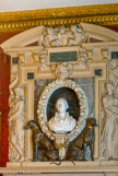<center>Le château de Chantilly. </center> Le salon de Condé (Salon du duc). L’imposante  cheminée  de style  Renaissance date du  XIXesiècle.  Le  buste  placé  dessus représente le dernier duc de Bourbon  (1756-1830), parrain du duc d'Aumale son neveu, et qui lui légua Chantilly.