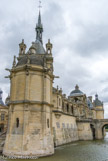 <center>Le château de Chantilly. </center> Les douves.